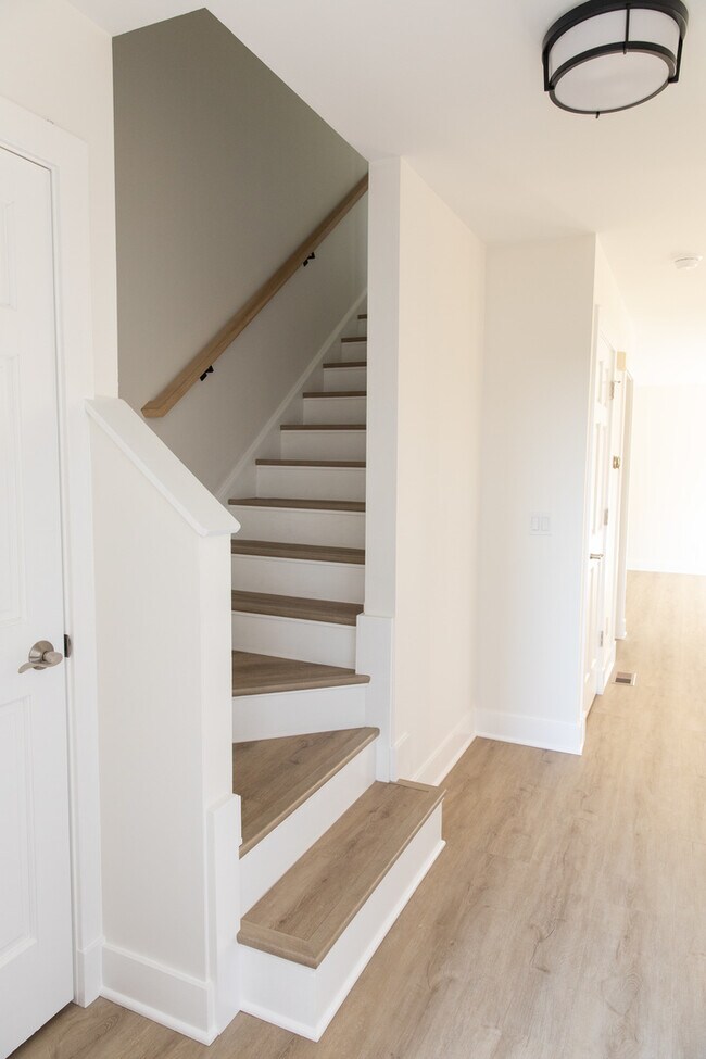 Building Photo - 713 Stevens St