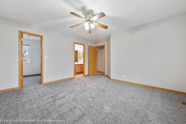 Building Photo - 4051 Blackstone Dr
