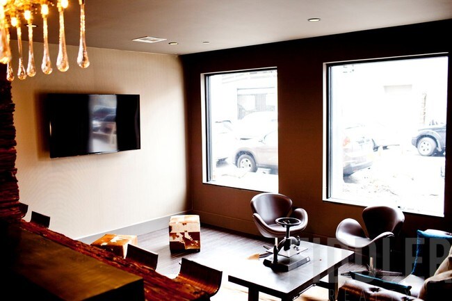 Building Photo - 220 N 10th St