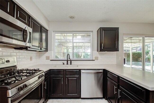Building Photo - 7803 Maple Brook Ln