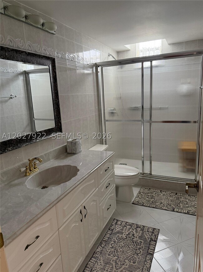 Building Photo - 2500 Parkview Dr