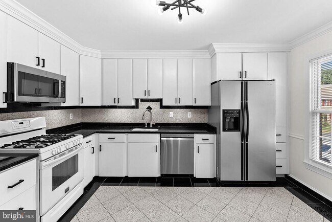 Building Photo - 7877 Painted Daisy Dr