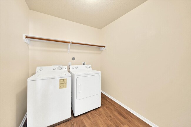 Building Photo - 5050 Ivy Fair Way