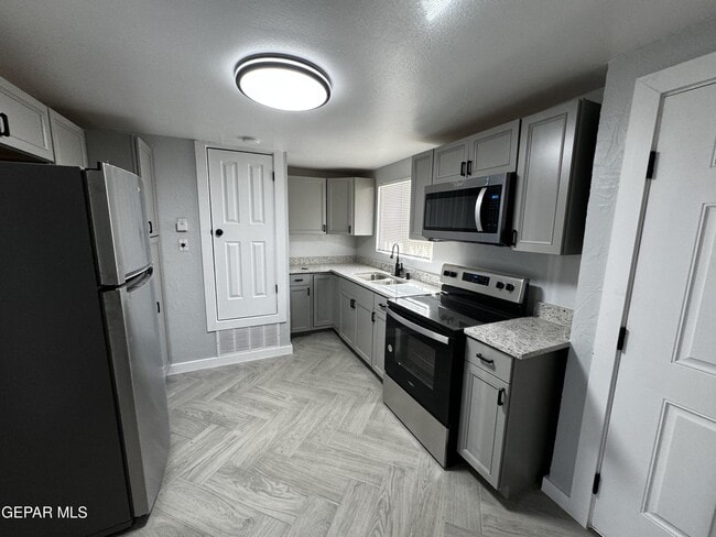 Building Photo - 10277 N Loop Dr