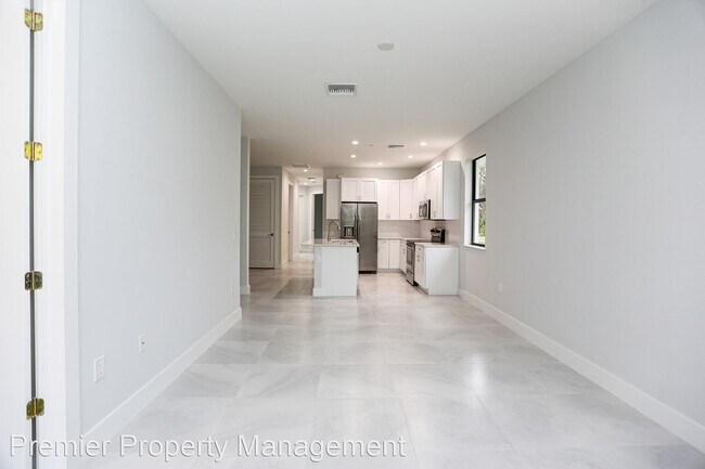 Building Photo - 3 br, 2 bath House - 3010 - 3060 Thomasson...