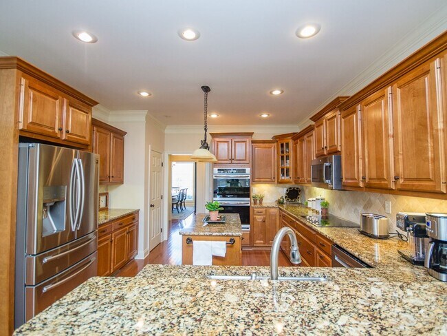 Building Photo - Lake Forest Subdivision. Enjoy all the amenities!