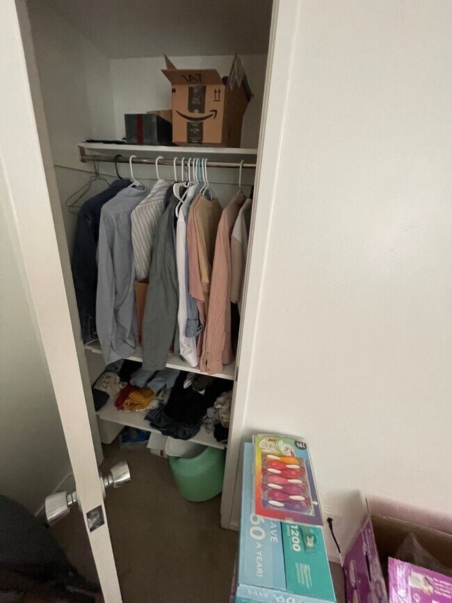 Building Photo - Spacious Ground Level 2 Bedroom 1 Bath