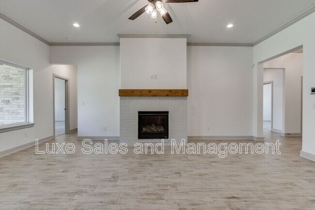 Building Photo - 6133 Frankie Lynn Ln