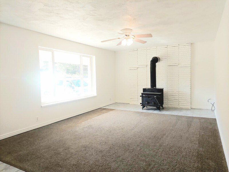 Building Photo - 175 Hobble Creek Canyon Rd
