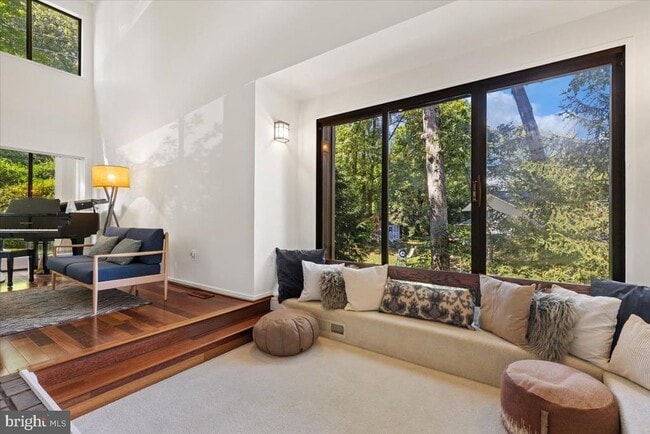 Building Photo - 9411 Fernwood Rd