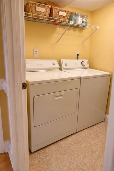 Building Photo - 247 Cobblestone Trl