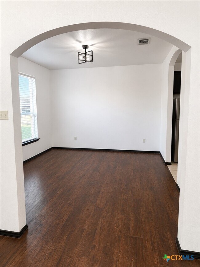 Building Photo - 6204 Emilie Ln