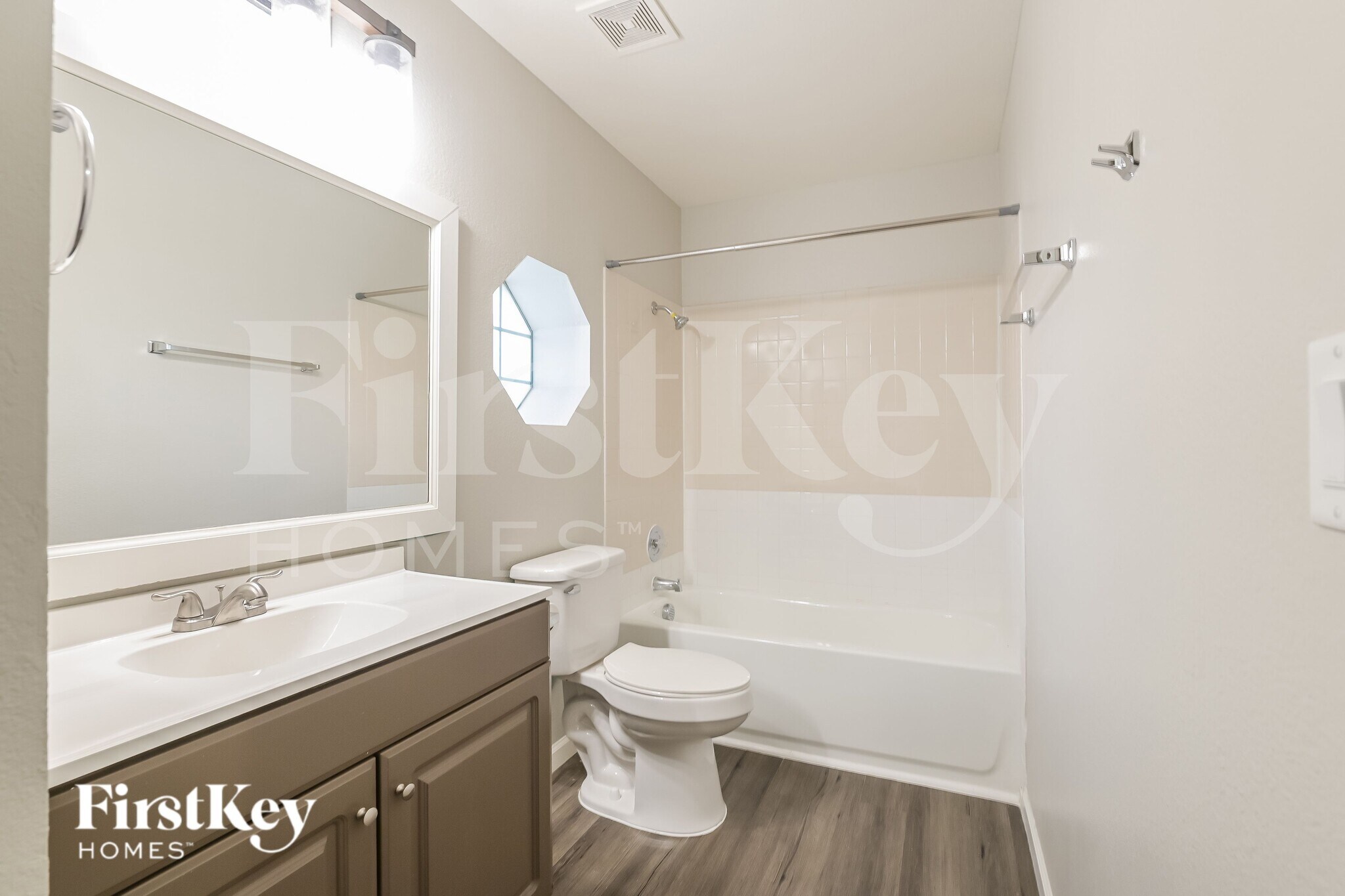 Building Photo - 2017 Waverly Cir