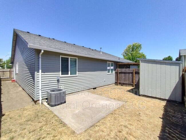 Building Photo - 4194 Box Berry Ct NE