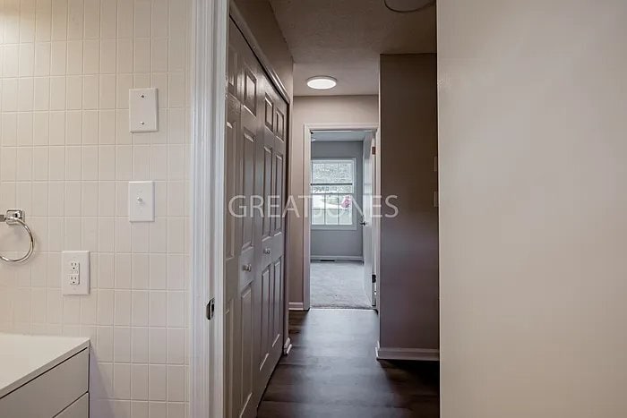 Building Photo - 300 Springwood Dr