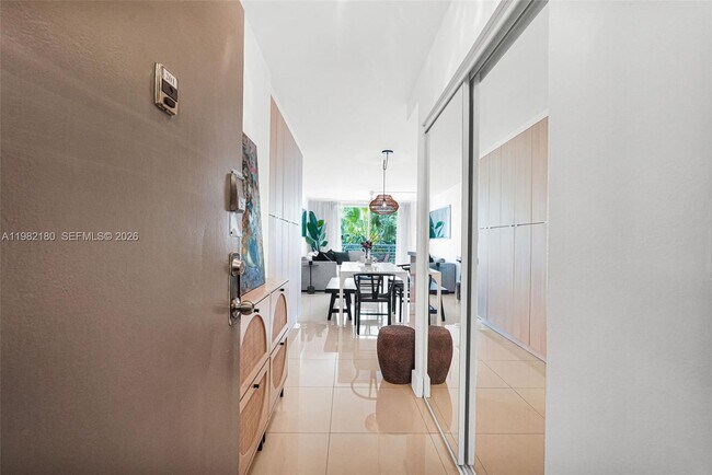 Building Photo - 1605 Bay Rd