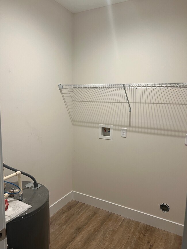 Building Photo - 708 Courtyard Ln