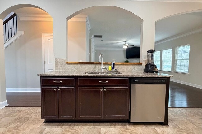 Building Photo - 44 Mount Vernon Ter