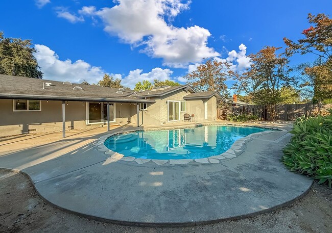Building Photo - 1251 Buckingham Dr