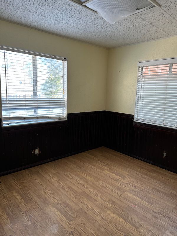 Building Photo - 200 E Country Club Blvd