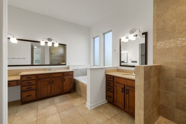 Building Photo - 4155 Old Light Cir