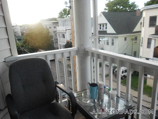 Building Photo - 86 Easton St