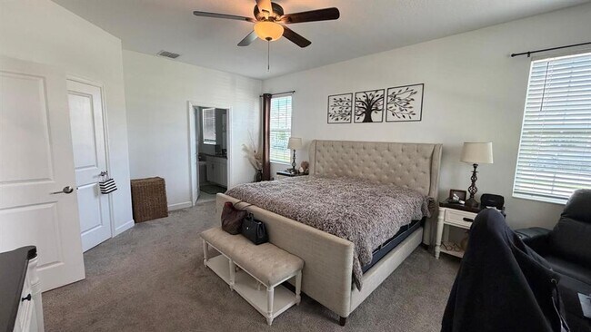 Building Photo - 11200 Listening Dr