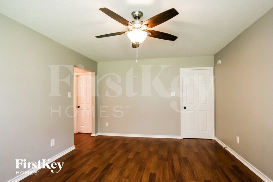 Building Photo - 503 Mesquite Dr