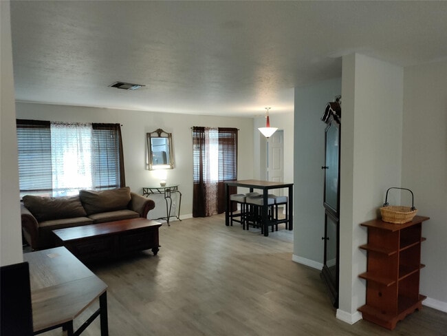 Building Photo - 77 Cardinal Dr