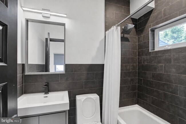 Building Photo - 519 N 38th St