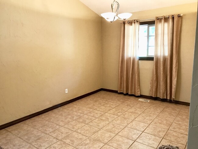 Building Photo - Remodeled Gem in NW OKC