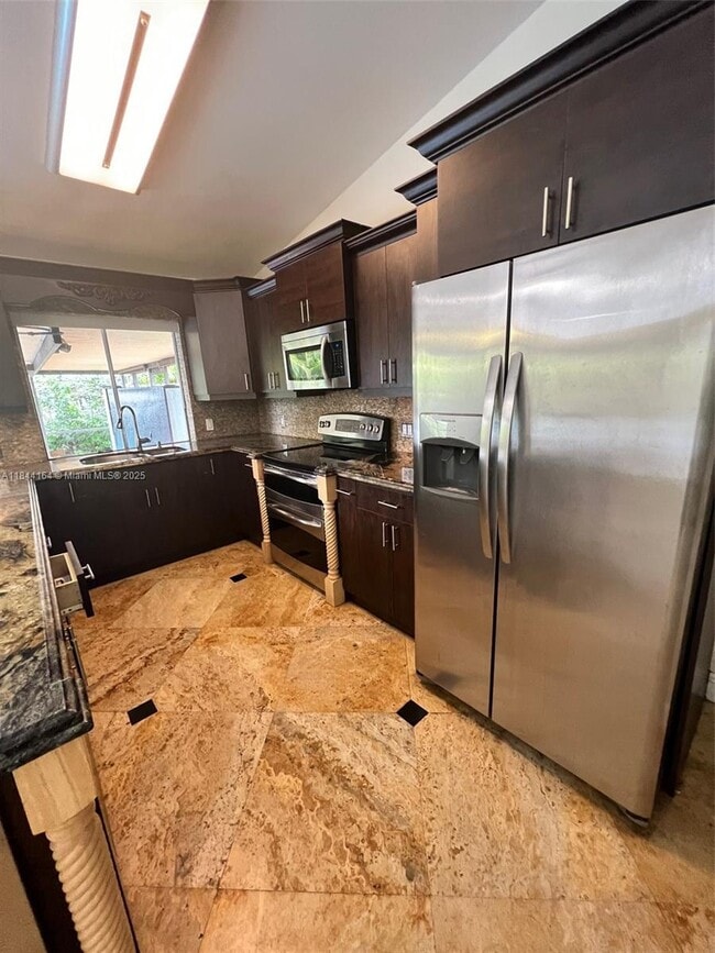 Building Photo - 10511 SW 145th Ct