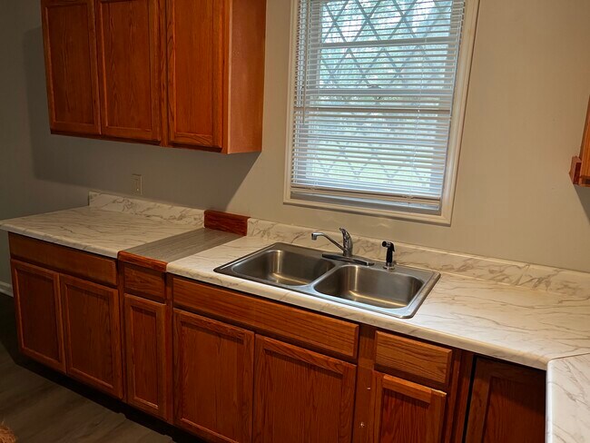 Building Photo - 1909 McCall St