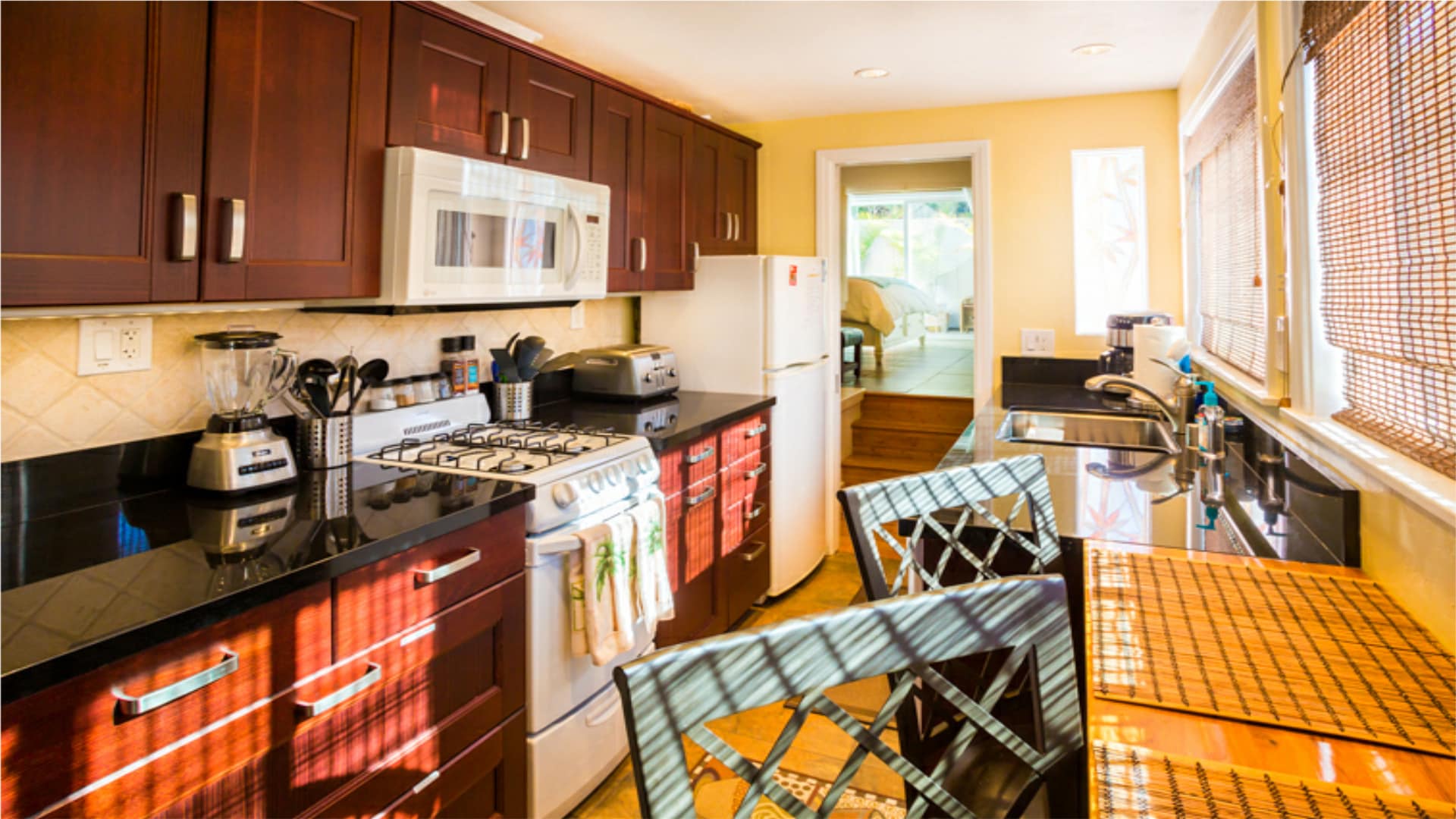 Pass-through Galley stocked kitchen - 6750 Draper Ave