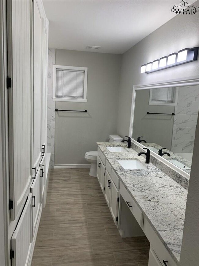 Building Photo - 4111 Stearns Ave