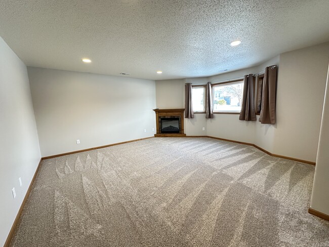 Building Photo - 4743 Harvest Dr S