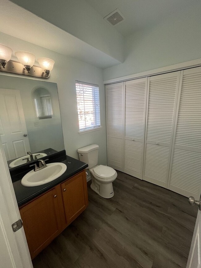 Building Photo - End Unit 3 Bedroom 2 Bath Townhome in Commerce City!