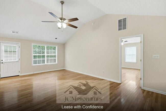 Building Photo - 700 Cottonwood Dr