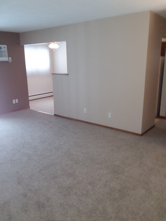 Building Photo - Bassett Creek Apartments