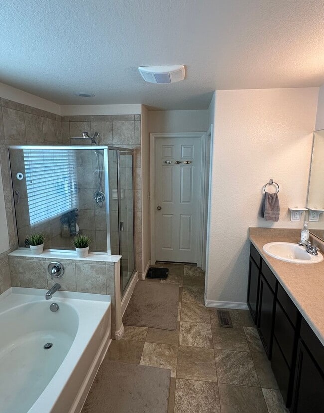 Building Photo - Spacious 5-Bedroom Smart Home Near Peterso...