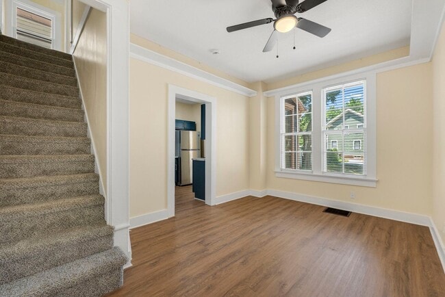 Building Photo - Newly renovated one bedroom available for a move in right away!