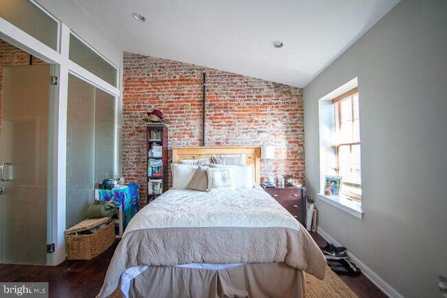 Building Photo - 19 N 3rd St