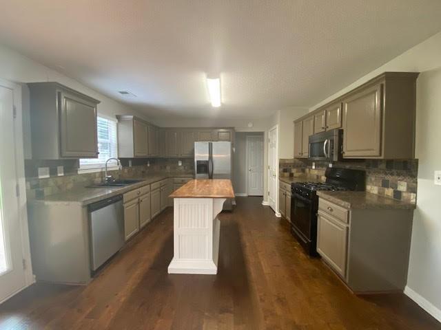 Building Photo - 418 Silverleaf Ln