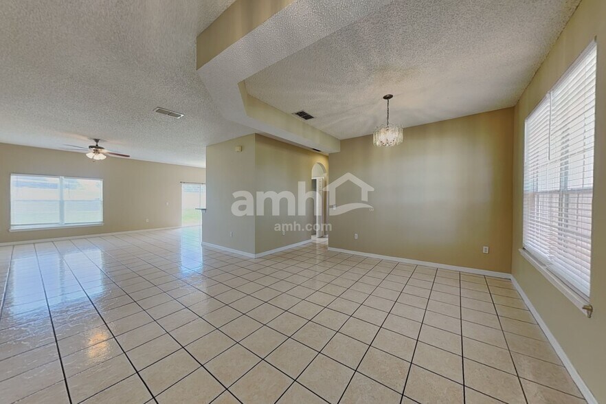 Building Photo - 2505 Sherbrook Ln