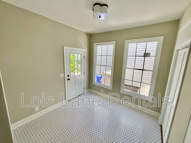 Building Photo - 104 Nassau St