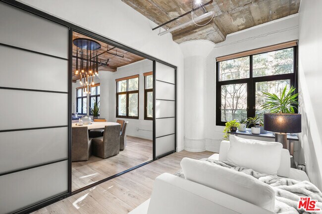 Building Photo - 1100 S Grand Ave