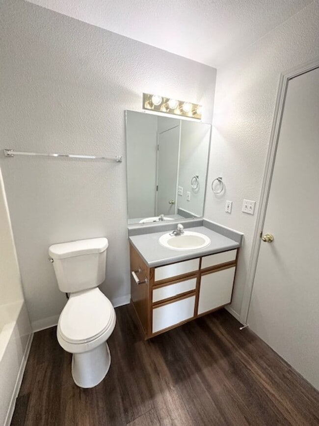 Building Photo - Affordable living at Westside Apartments!