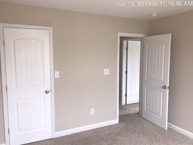 Building Photo - 124 Sorrel Ct