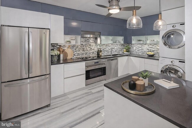 Building Photo - 5902 Mt Eagle Dr