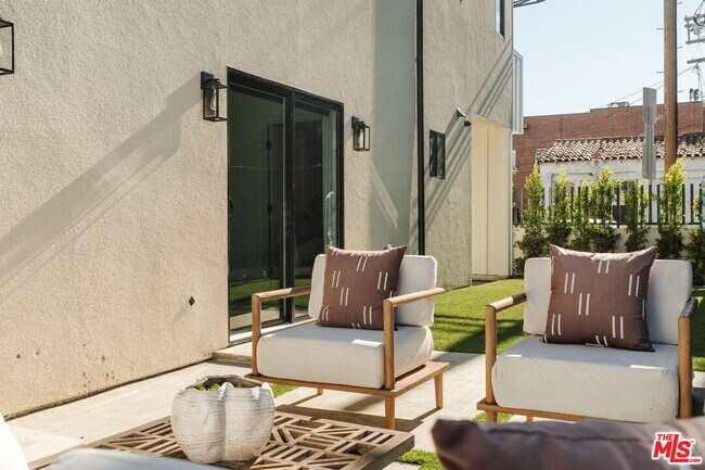 Building Photo - 6765 Lexington Ave